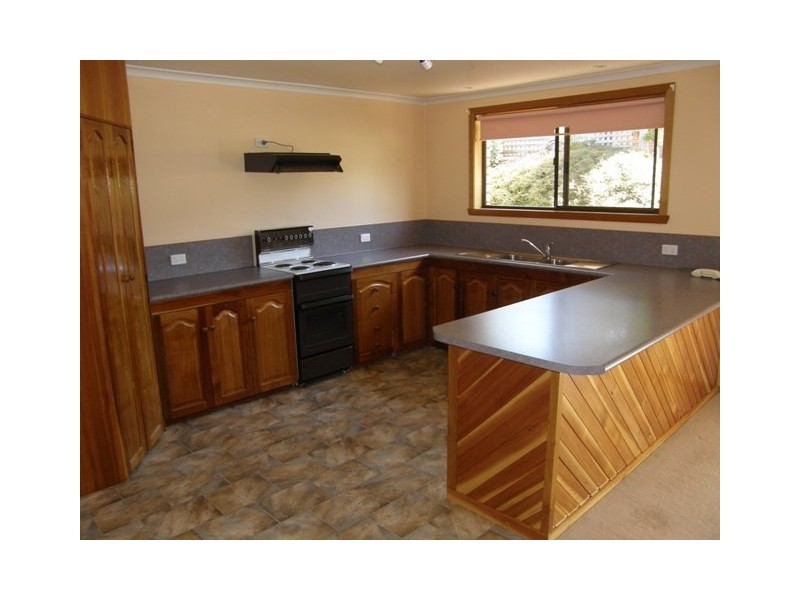 9 Gilmour Crescent, Somerset TAS 7322