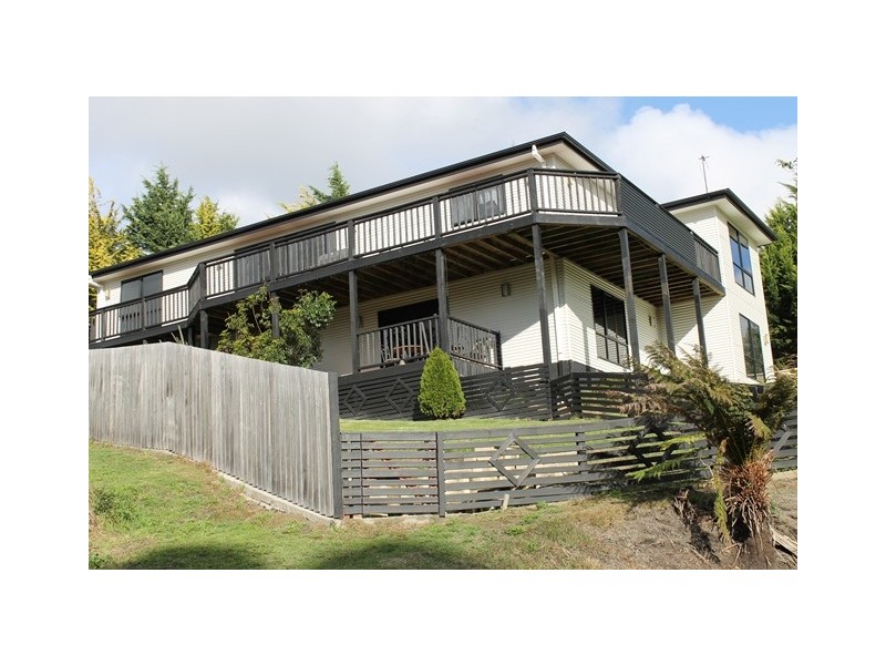 11 Evelyn Street, Penguin TAS 7316