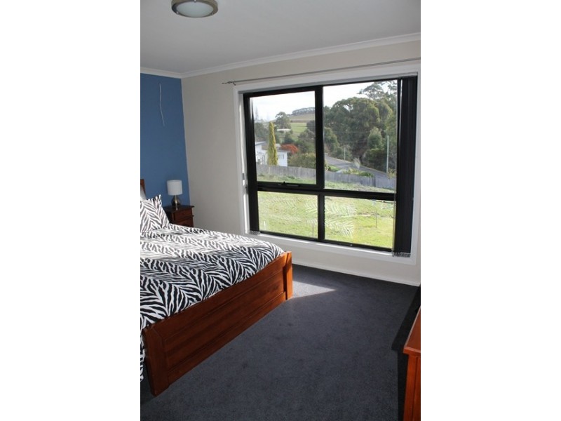 11 Evelyn Street, Penguin TAS 7316