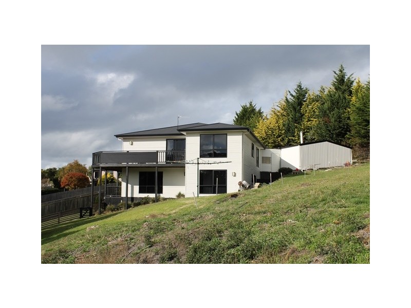11 Evelyn Street, Penguin TAS 7316