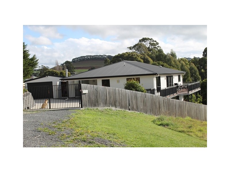 11 Evelyn Street, Penguin TAS 7316