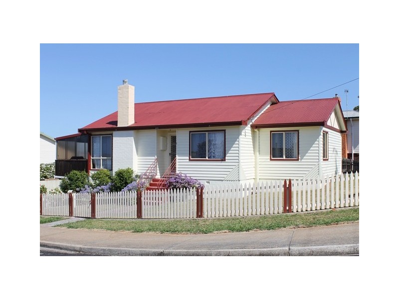 1 Pineleigh Street, Penguin TAS 7316