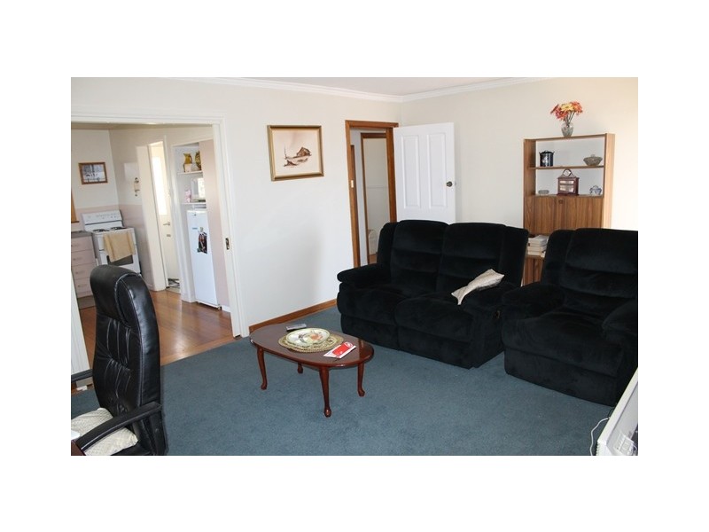 1 Pineleigh Street, Penguin TAS 7316