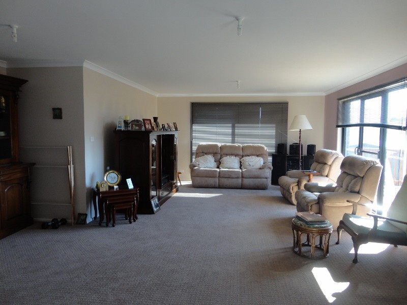 2/12 Josie Crescent, Romaine TAS 7320