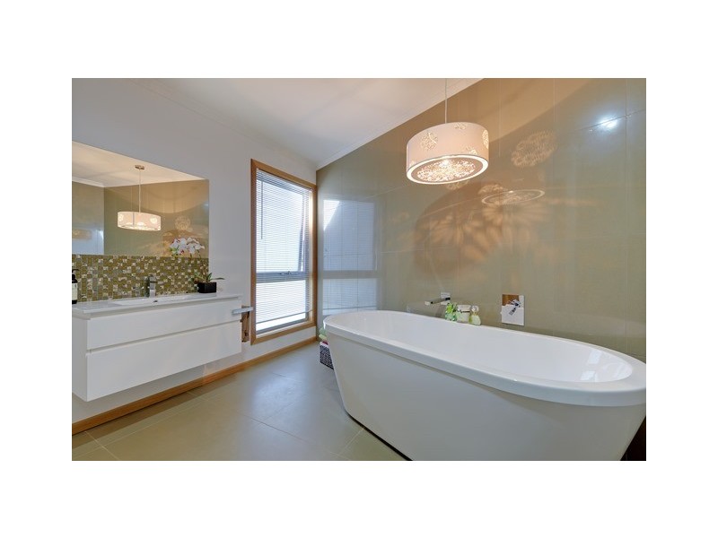 17 Dowling Drive, Romaine TAS 7320