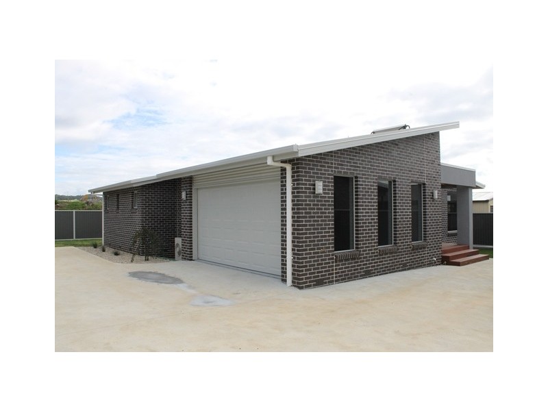 2/15 Sandhaven Crescent, Sulphur Creek TAS 7316
