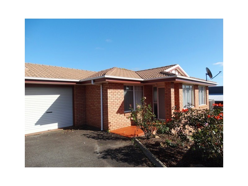 2/17 Uplands Place, Park Grove TAS 7320