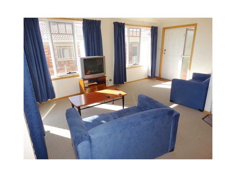 2/17 Uplands Place, Park Grove TAS 7320