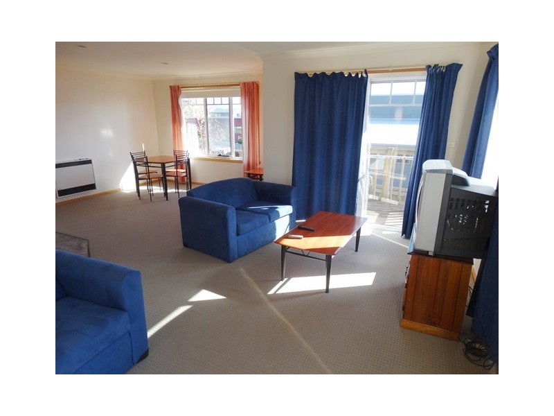 2/17 Uplands Place, Park Grove TAS 7320