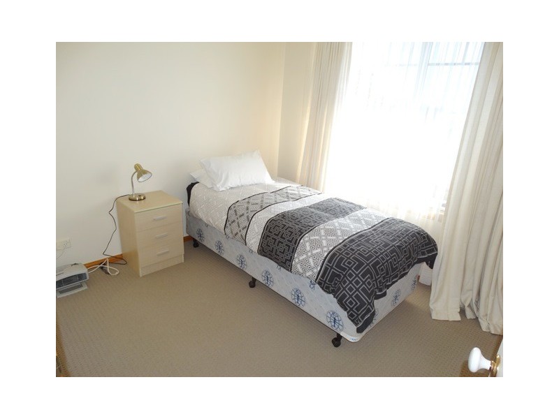 2/17 Uplands Place, Park Grove TAS 7320