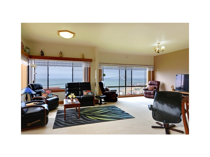 11 Seaview Avenue, Parklands TAS 7320