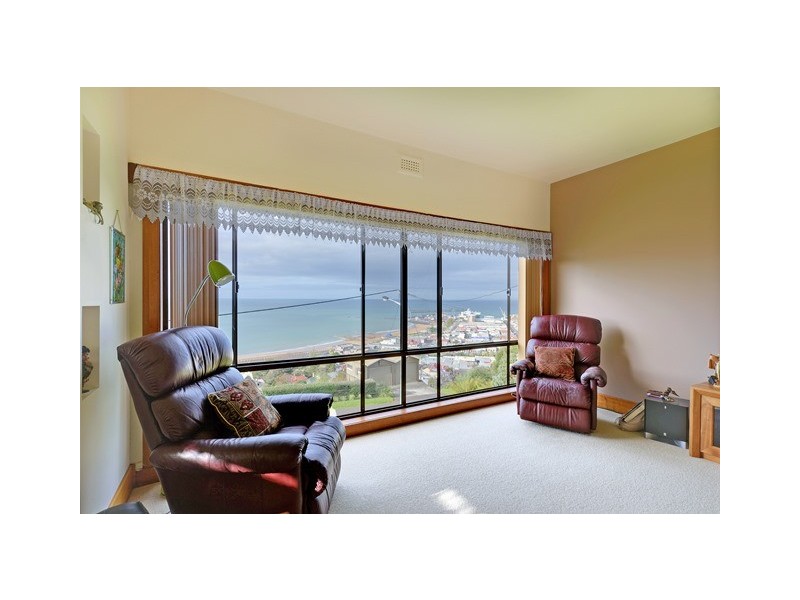 11 Seaview Avenue, Parklands TAS 7320
