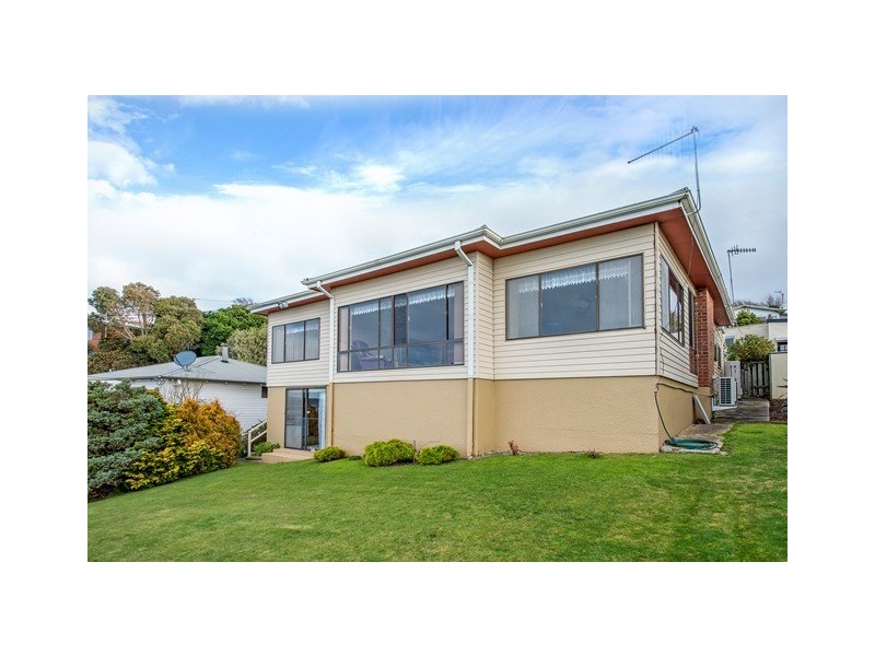 11 Seaview Avenue, Parklands TAS 7320