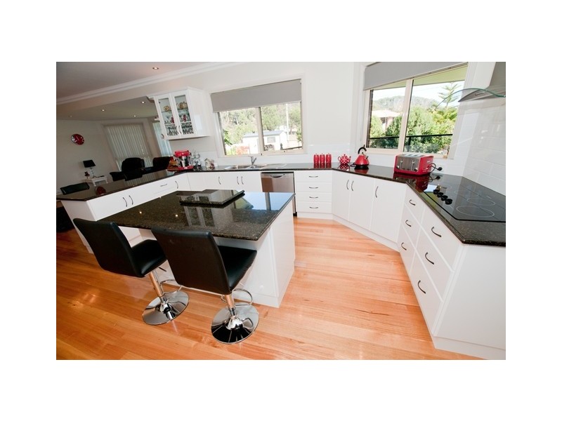 12 Oceanside Boulevard, Sulphur Creek TAS 7316