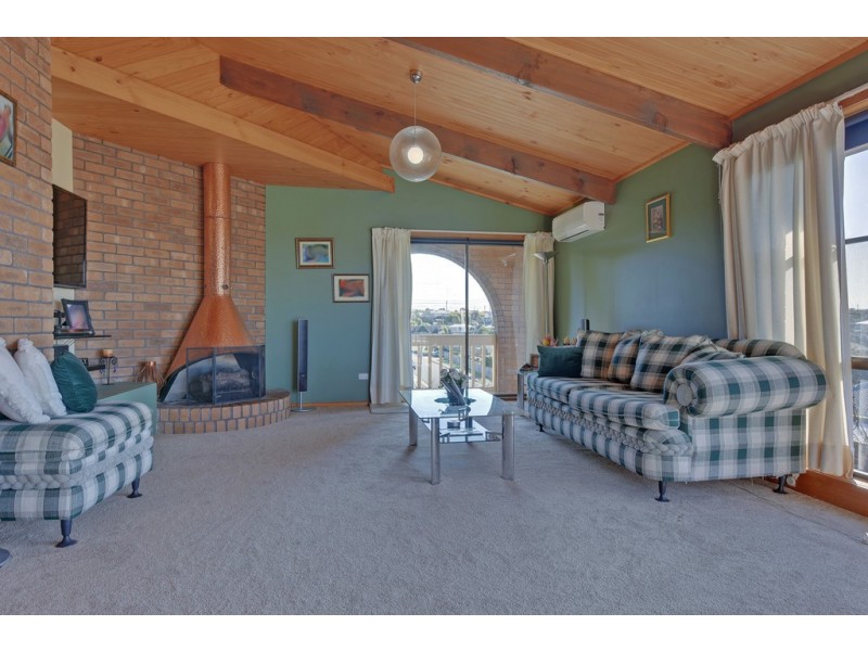 17 West Street, Upper Burnie TAS 7320