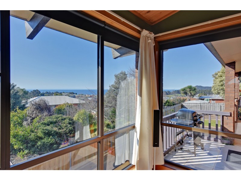 17 West Street, Upper Burnie TAS 7320