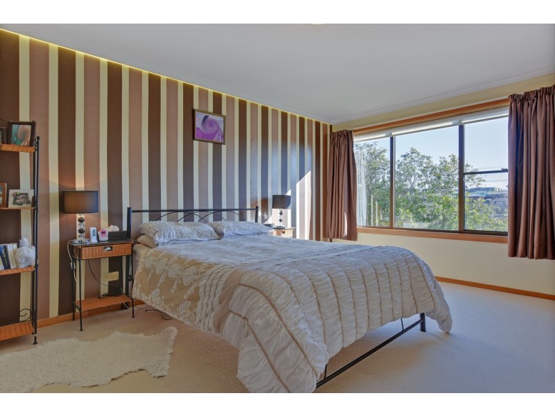 17 West Street, Upper Burnie TAS 7320