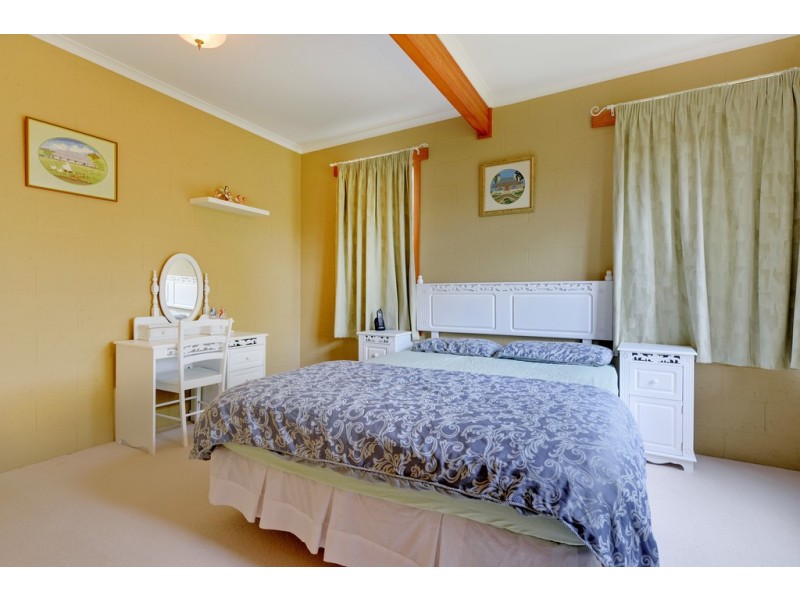 17 West Street, Upper Burnie TAS 7320