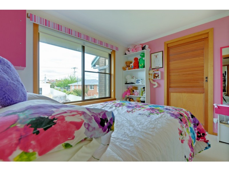 17 West Street, Upper Burnie TAS 7320