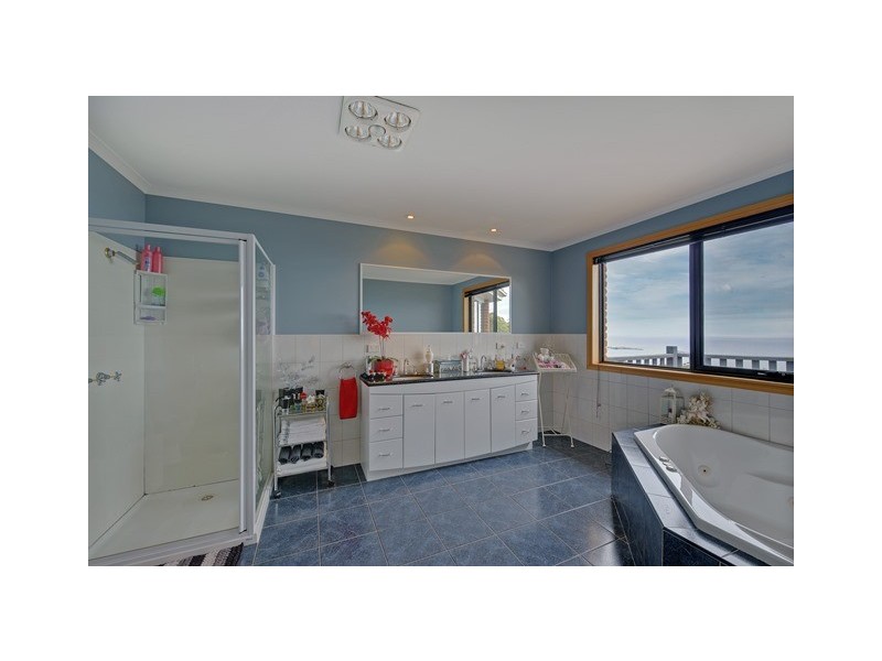 151 Algona Avenue, Round Hill TAS 7320