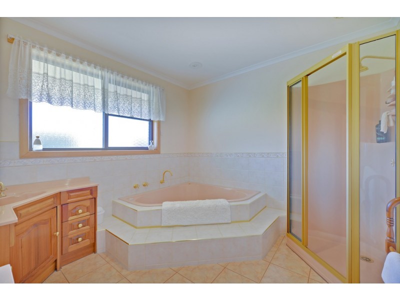 76 Manuka Drive, Romaine TAS 7320