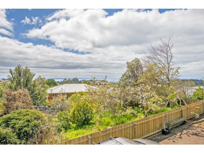 17 West Street, Upper Burnie TAS 7320