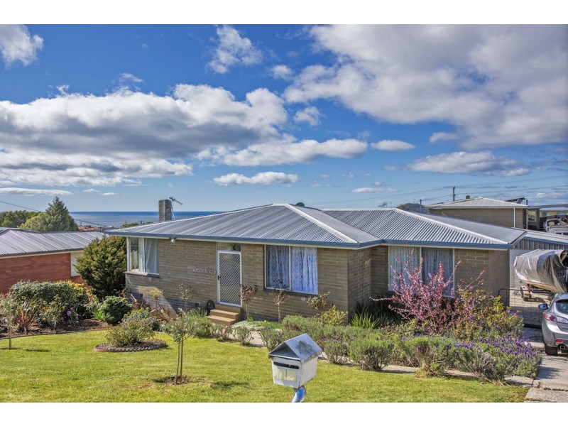13 Winter Avenue, Upper Burnie TAS 7320