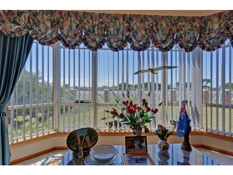 30 Seabreeze Avenue, Sulphur Creek TAS 7316