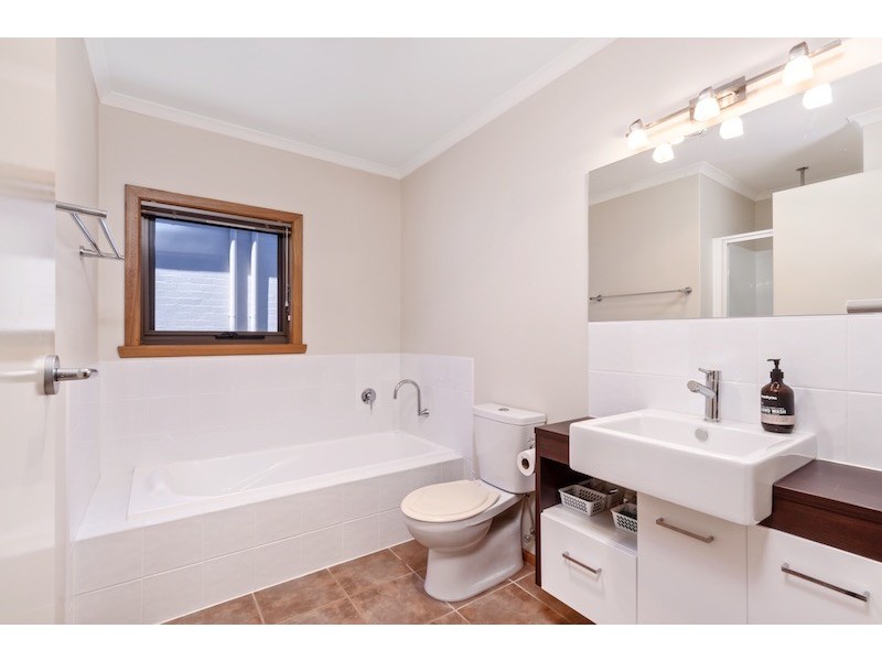 2/3 Lyndara Drive, Penguin TAS 7316