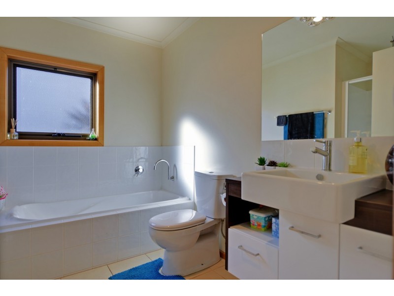 4/3 Lyndara Drive, Penguin TAS 7316