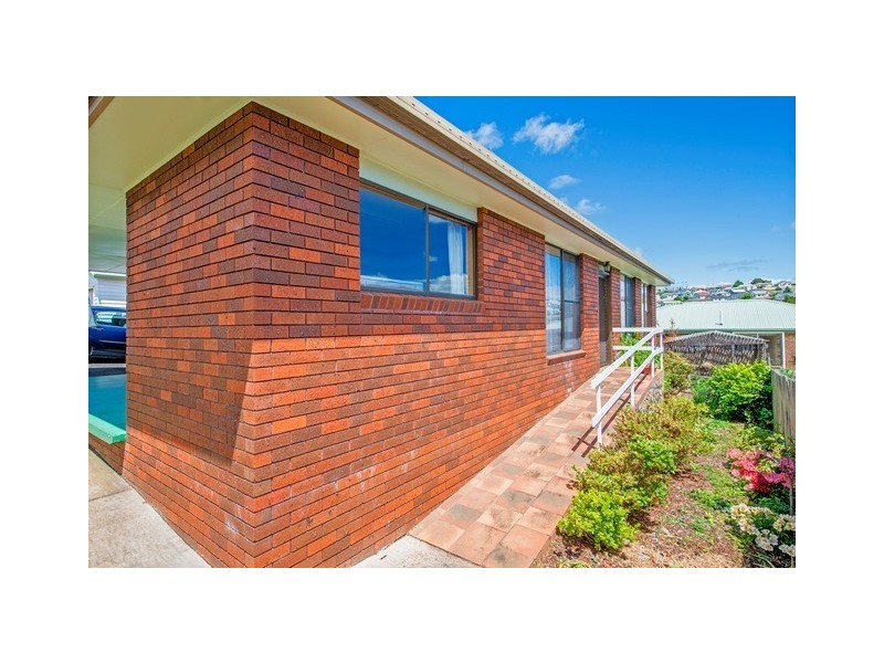 2/204a Mount Street, Upper Burnie TAS 7320