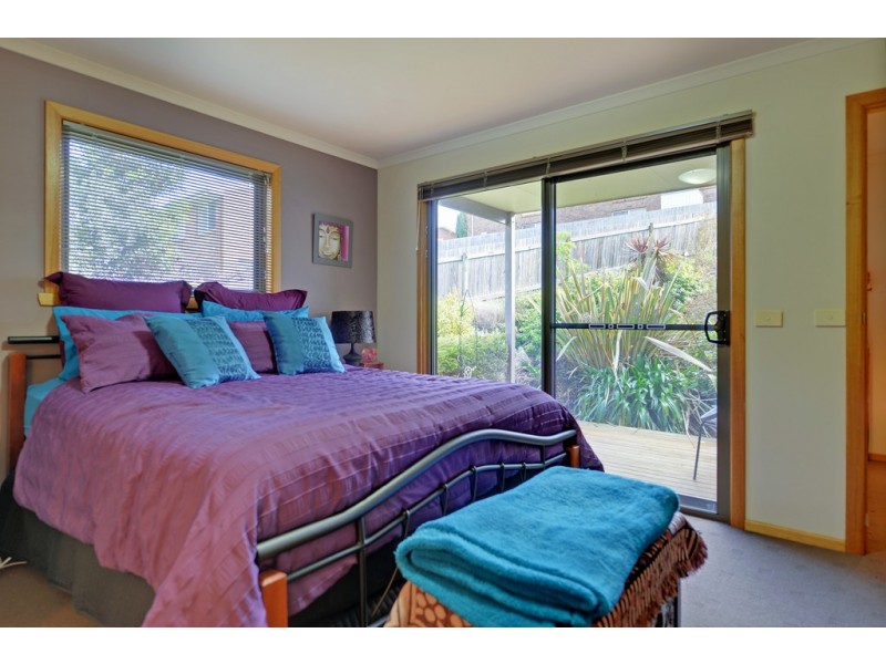 4/2a Lyndara Drive, Penguin TAS 7316
