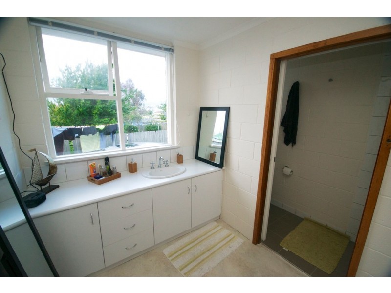 2/36 Saundridge Road, Cooee TAS 7320