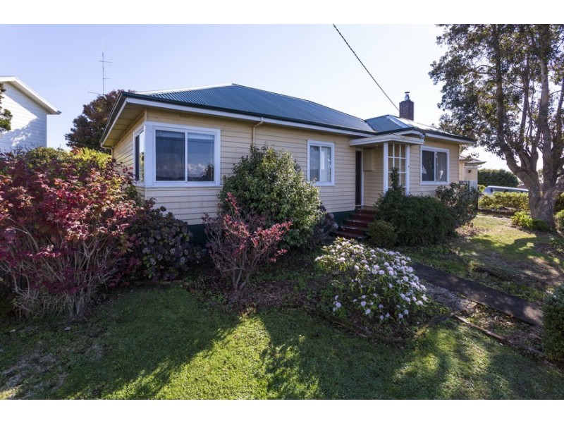 33 Ashwater Crescent, Penguin TAS 7316