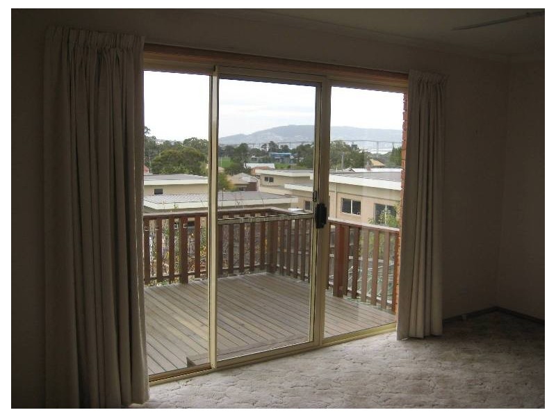 3a Raminea Road, Lindisfarne TAS 7015