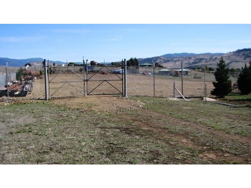 8a Linda Ave, Brighton TAS 7030