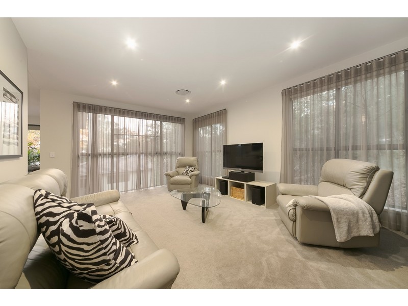 49 Ruth Miller Cl, Fig Tree Pocket QLD 4069