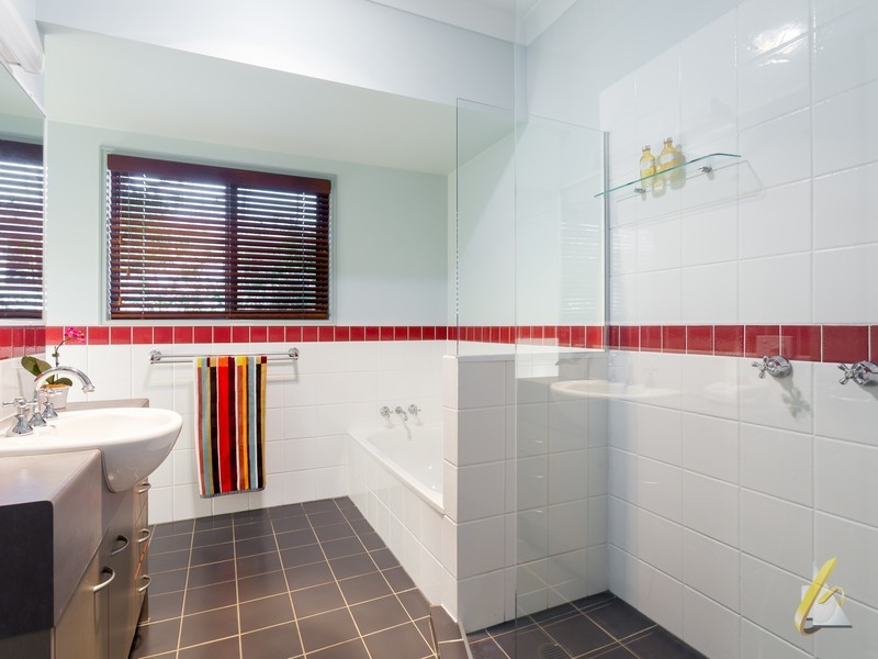 124 Central Avenue, Sherwood QLD 4075