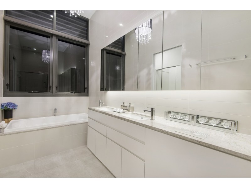2403/1 Marina Promenade, Paradise Point QLD 4216