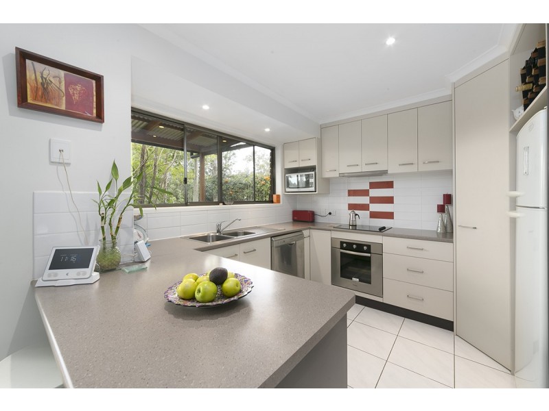 10 Stralock St, Chapel Hill QLD 4069