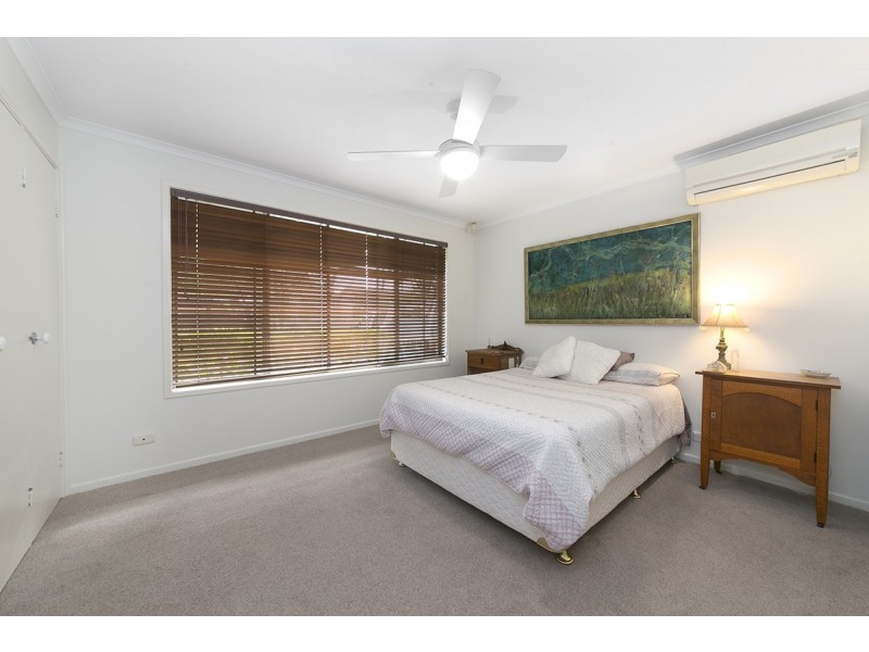 10 Stralock St, Chapel Hill QLD 4069