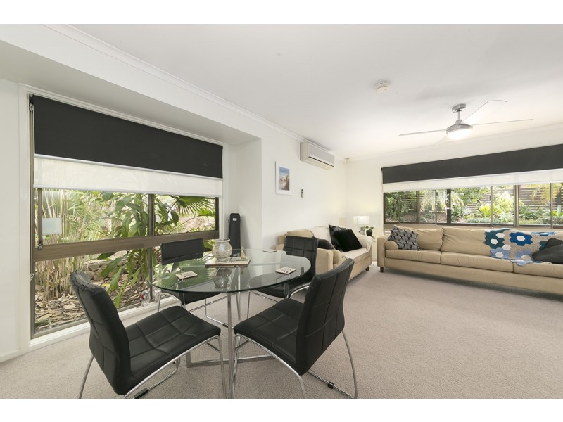 10 Stralock St, Chapel Hill QLD 4069