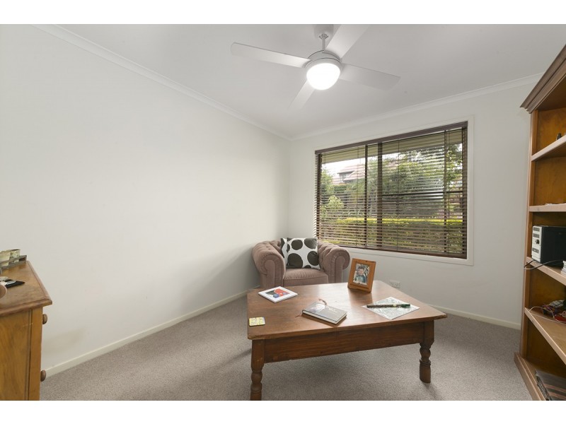 10 Stralock St, Chapel Hill QLD 4069