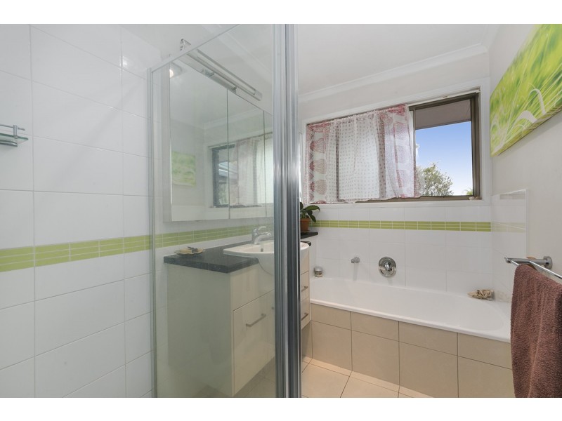 10 Stralock St, Chapel Hill QLD 4069