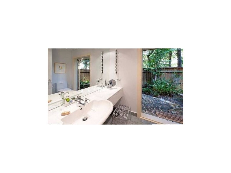 45 Elwood Street, Kenmore QLD 4069