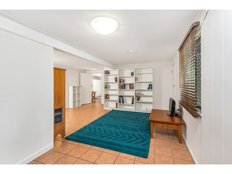 24 Belford Street, Kenmore QLD 4069