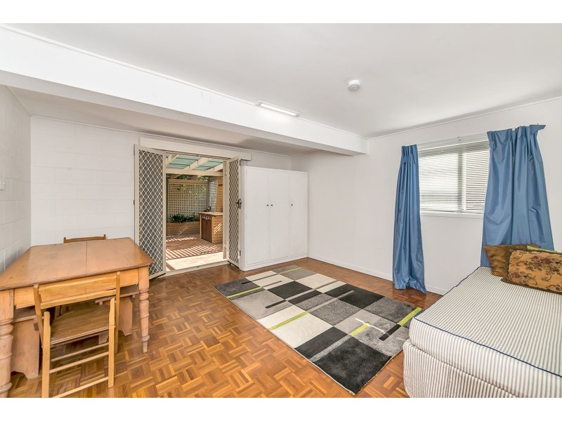 24 Belford Street, Kenmore QLD 4069