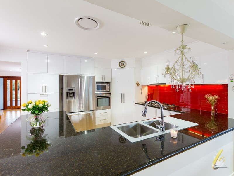 24 Blackbutt Pl, Brookfield QLD 4069