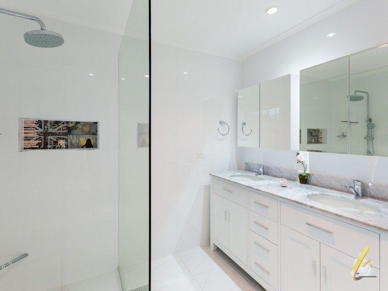 24 Blackbutt Pl, Brookfield QLD 4069