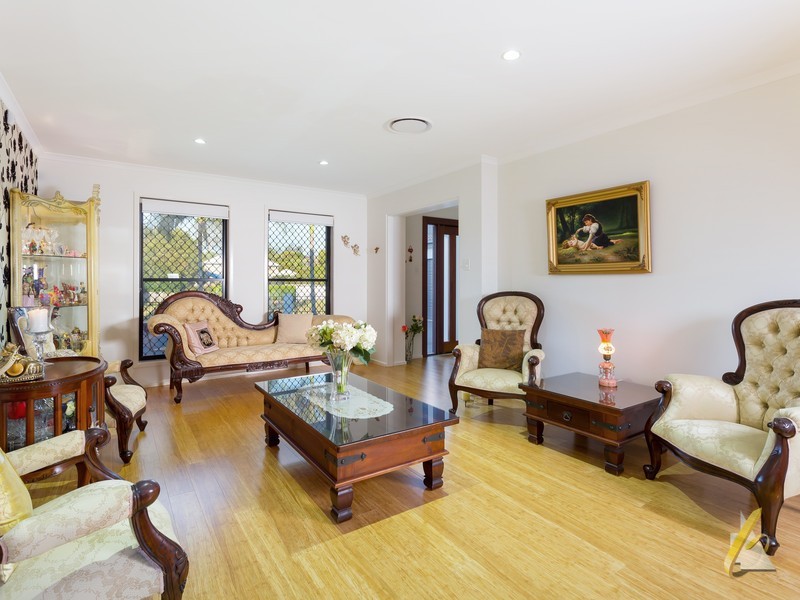 24 Blackbutt Pl, Brookfield QLD 4069